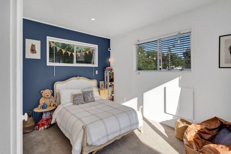 Photo of property in 17 Linda Street, Oakura, 4314