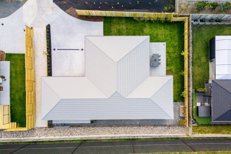 Photo of property in 18 Sam Heywood Place, Pyes Pa, Tauranga, 3112