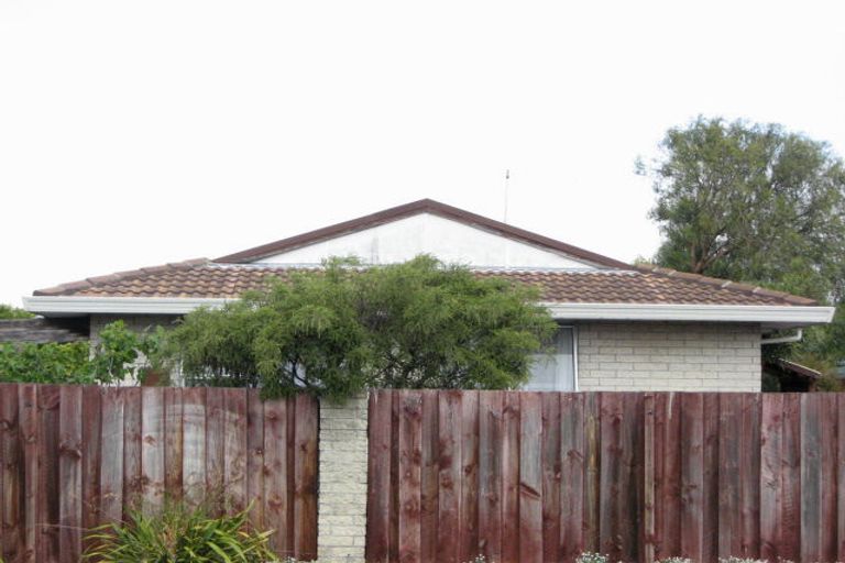 Photo of property in 1/7 Rosanna Place, Aranui, Christchurch, 8061