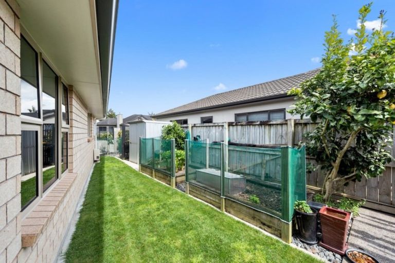 Photo of property in 18 Gibbston Close, Huntington, Hamilton, 3210