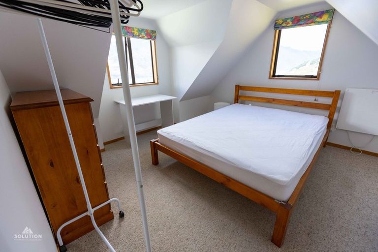 Photo of property in 7b Caples Place, Fernhill, Queenstown, 9300