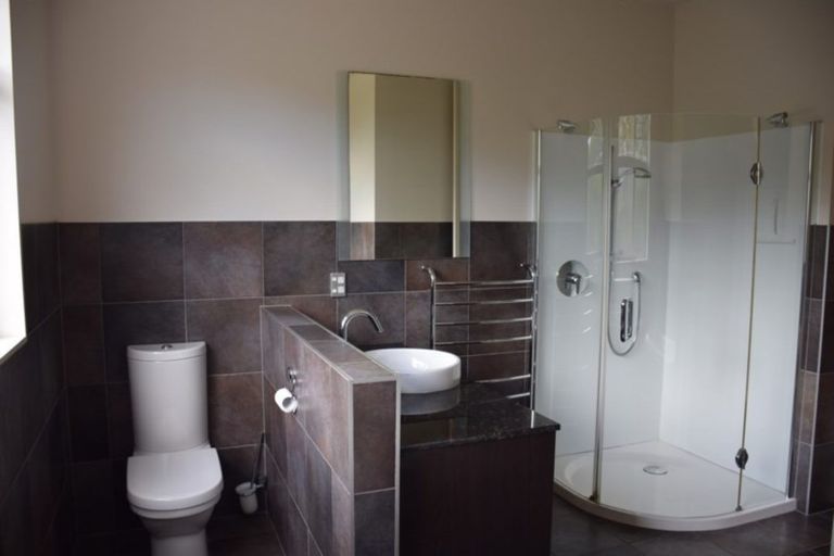 Photo of property in 37 Welsh Hills Road, Swanson, Auckland, 0614