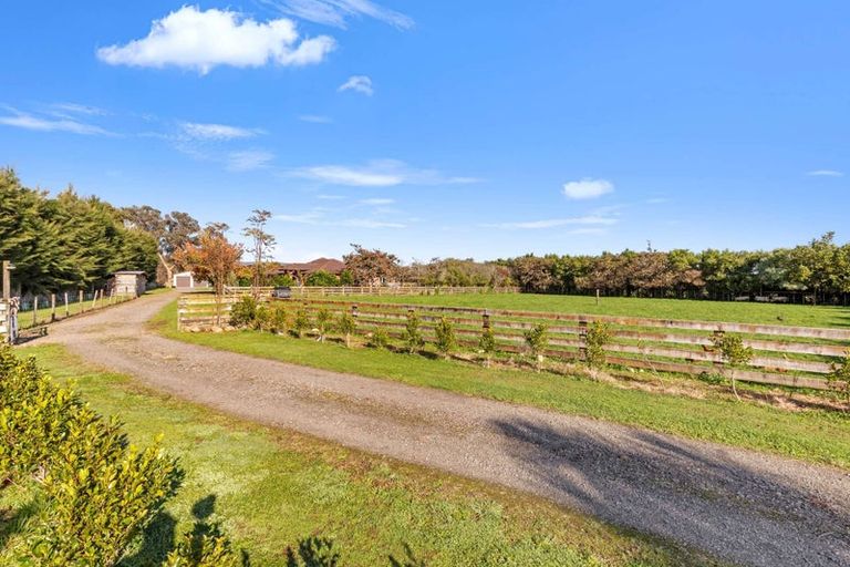Photo of property in 468 Tararua Road, Levin, 5571