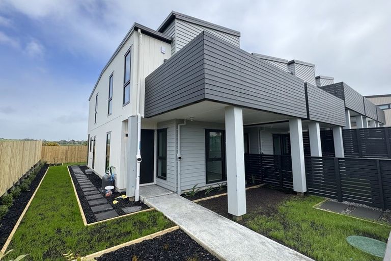 Photo of property in 202e Henwood Road, Westgate, 0814