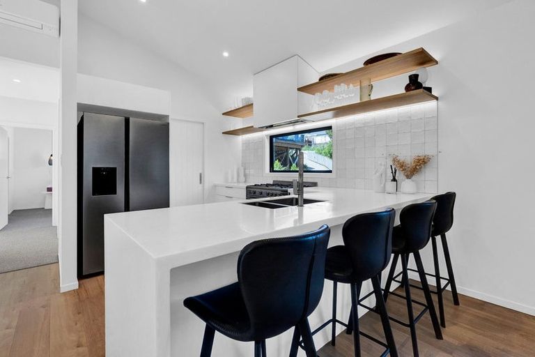 Photo of property in 6e Burns Street, Westown, New Plymouth, 4310