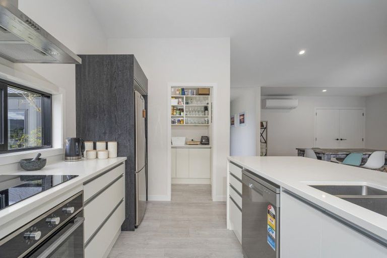 Photo of property in 4 Ngaroma Crescent, Whitianga, 3510