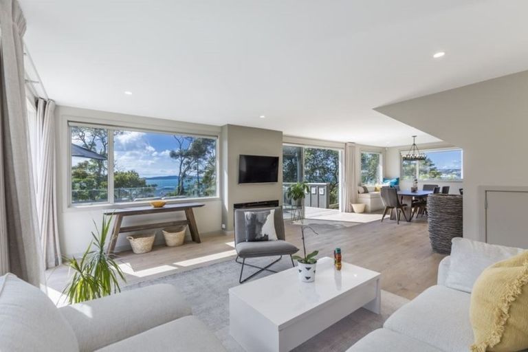 Photo of property in 3 Koru Place, Snells Beach, 0920