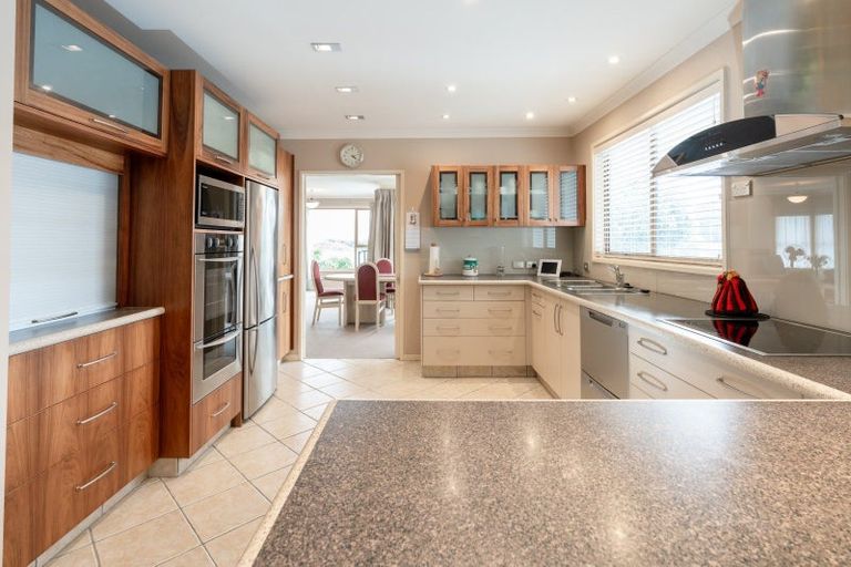 Photo of property in 14 Cavendish Square, Strathmore Park, Wellington, 6022