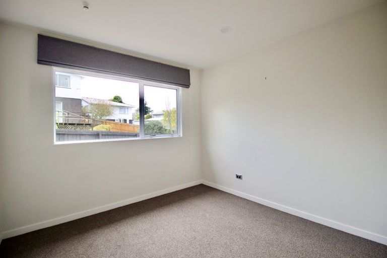 Photo of property in 88 Lantana Road, Green Bay, Auckland, 0604