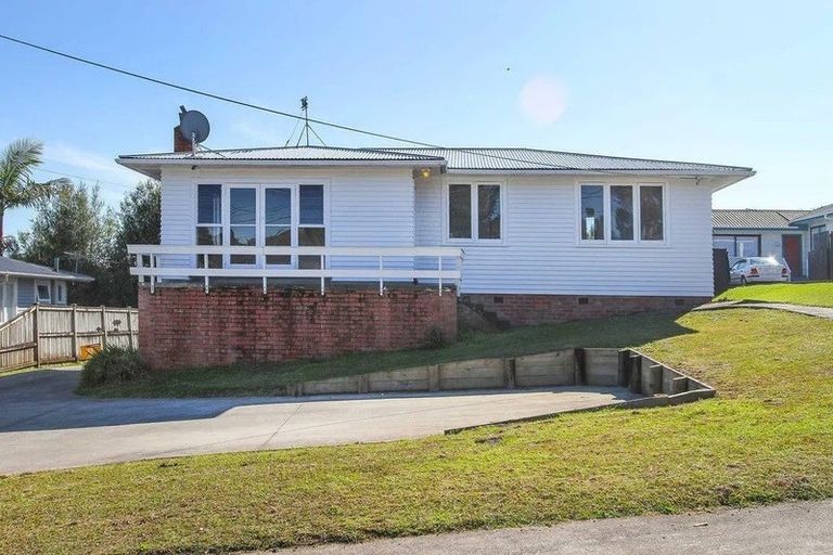 Photo of property in 29 Sylvan Crescent, Te Atatu South, Auckland, 0610