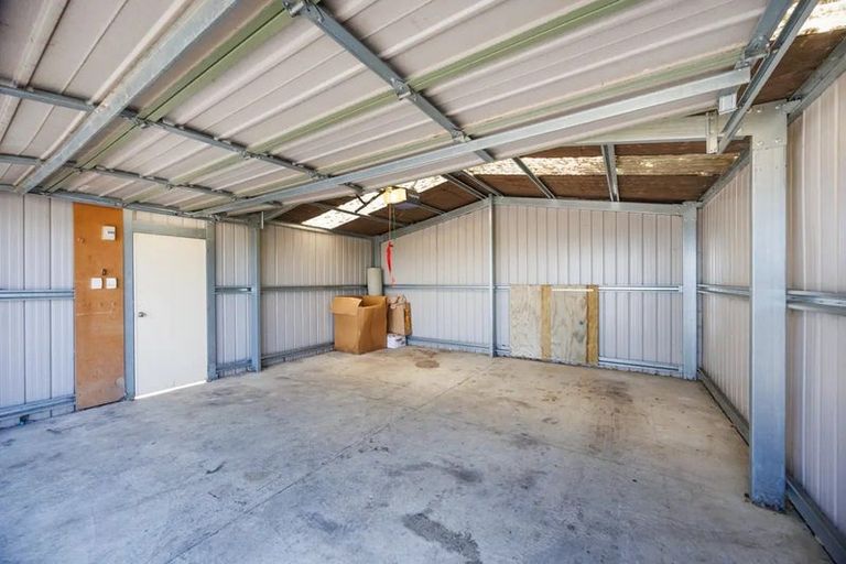 Photo of property in 24 Lydia Place, Kelvin Grove, Palmerston North, 4414