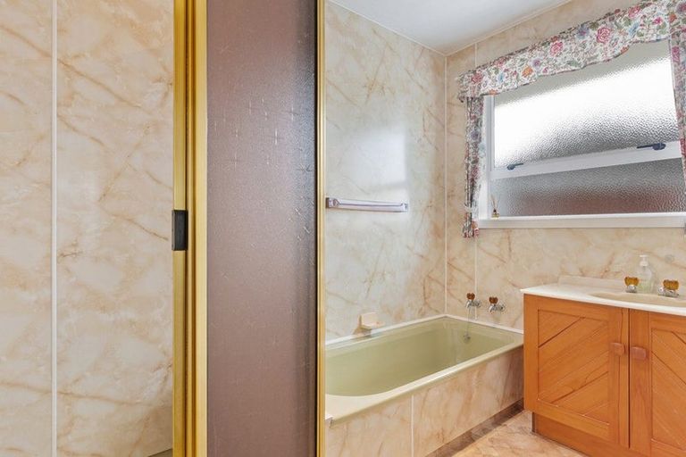 Photo of property in 16 Geelong Place, Burnside, Christchurch, 8053