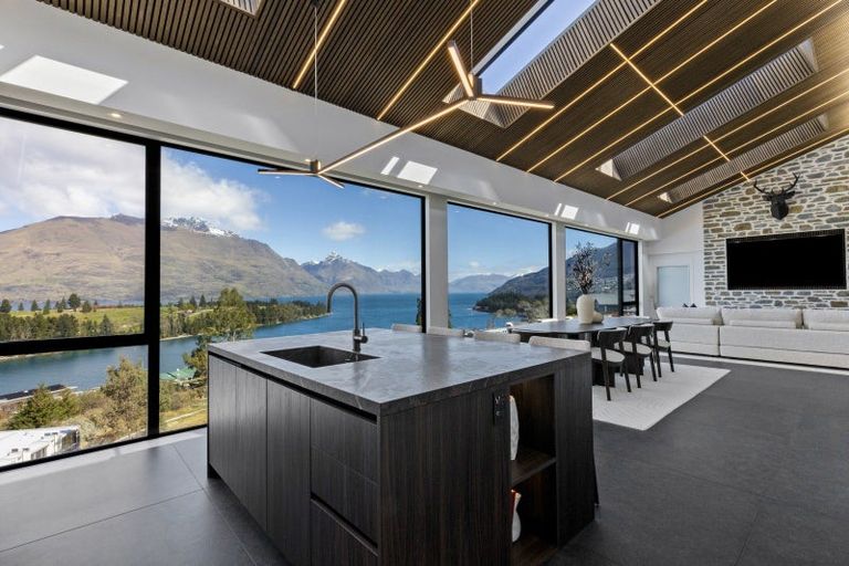 Photo of property in 9 Earnslaw Terrace, Queenstown, 9300