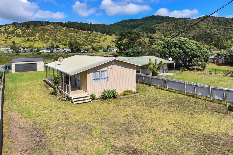 Photo of property in 30 Cordyline Road, Port Waikato, Tuakau, 2695