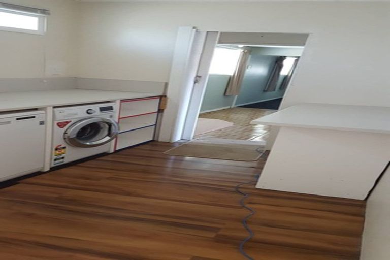 Photo of property in 2/45 College Road, Northcote, Auckland, 0627