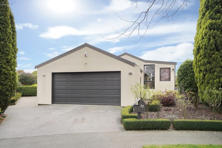 Photo of property in 17 Chatswood Place, Bishopdale, Christchurch, 8051