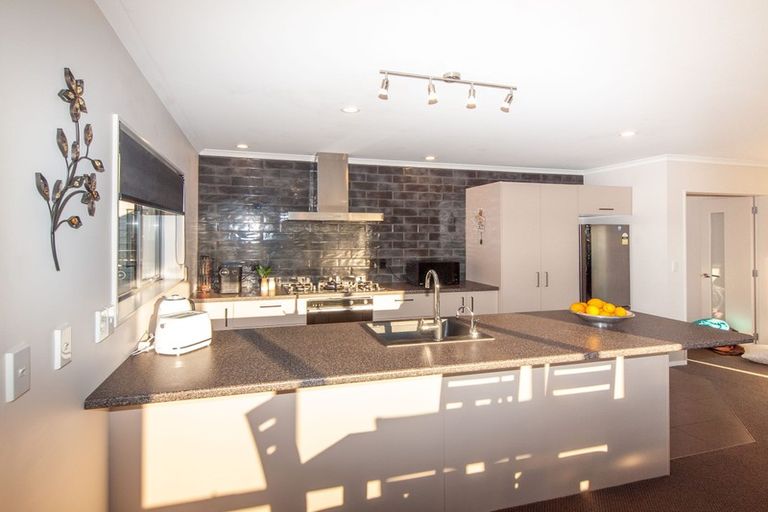 Photo of property in 187 Mark Avenue, Grenada Village, Wellington, 6037