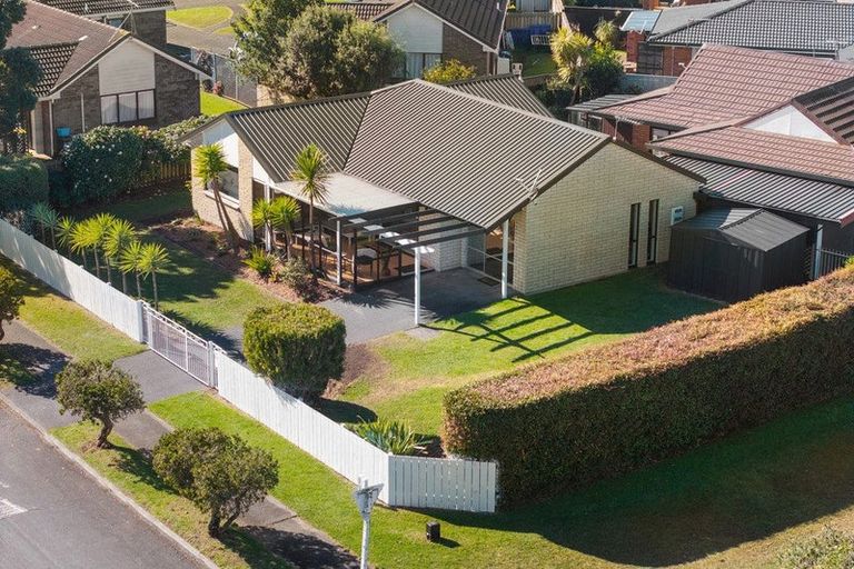 Photo of property in 2/99 Riverside Road, Orewa, 0931