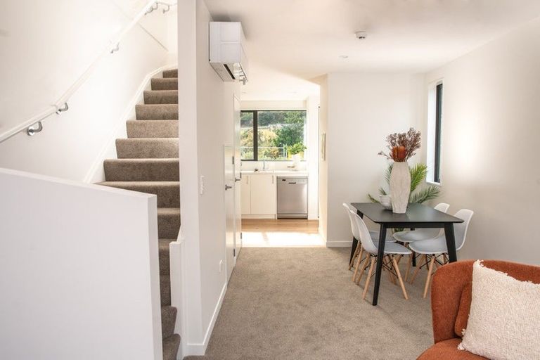 Photo of property in 92 Ara Paiwhenua, Tawa, Wellington, 5028