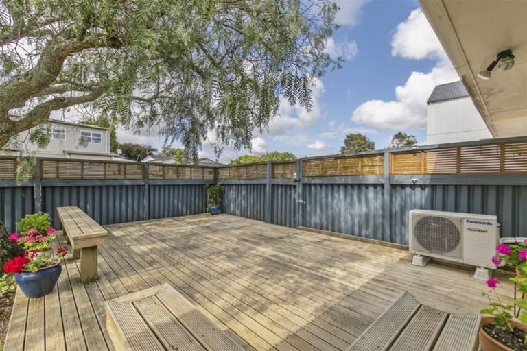 Photo of property in 2/1 Hemsway Place, Sunnyhills, Auckland, 2010