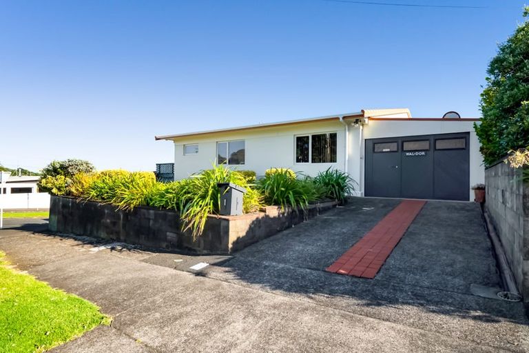 Photo of property in 1 Mclean Street, Strandon, New Plymouth, 4312
