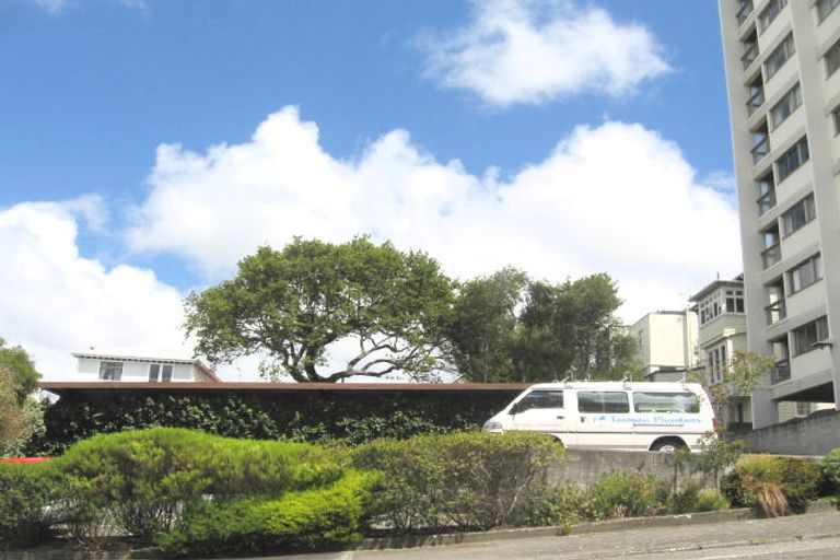 Photo of property in Grosvenor Flats, 19 Cottleville Terrace, Thorndon, Wellington, 6011