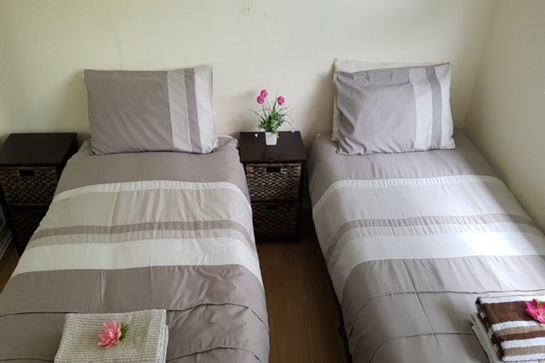 Photo of property in 9/18 Parr Terrace, Castor Bay, Auckland, 0620