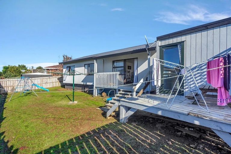 Photo of property in 16 Southview Place, Wattle Downs, Auckland, 2102
