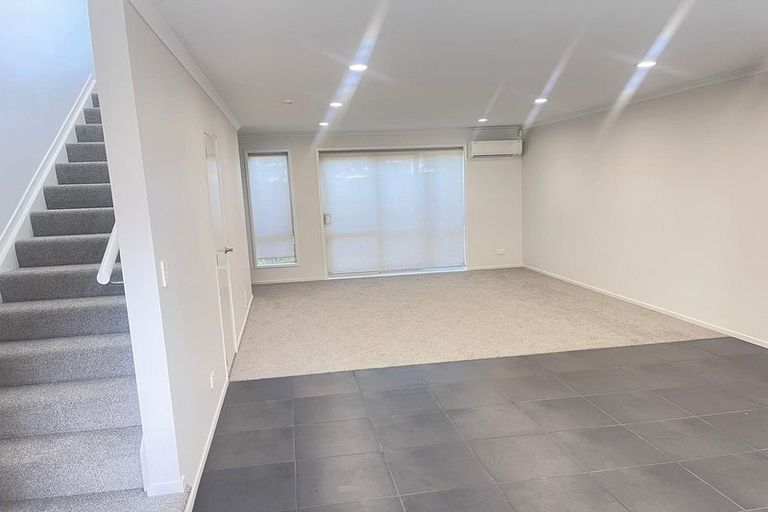 Photo of property in 32 Akeake Lane, Manurewa, Auckland, 2102