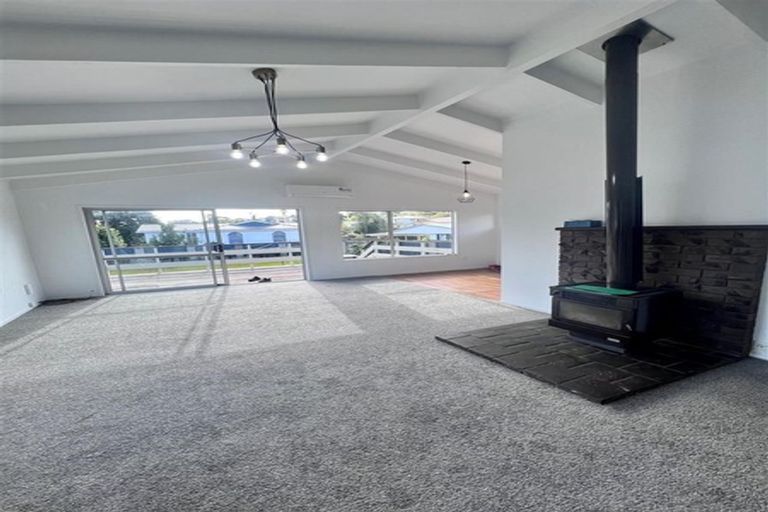 Photo of property in 5 John F Kennedy Place, Glen Eden, Auckland, 0602