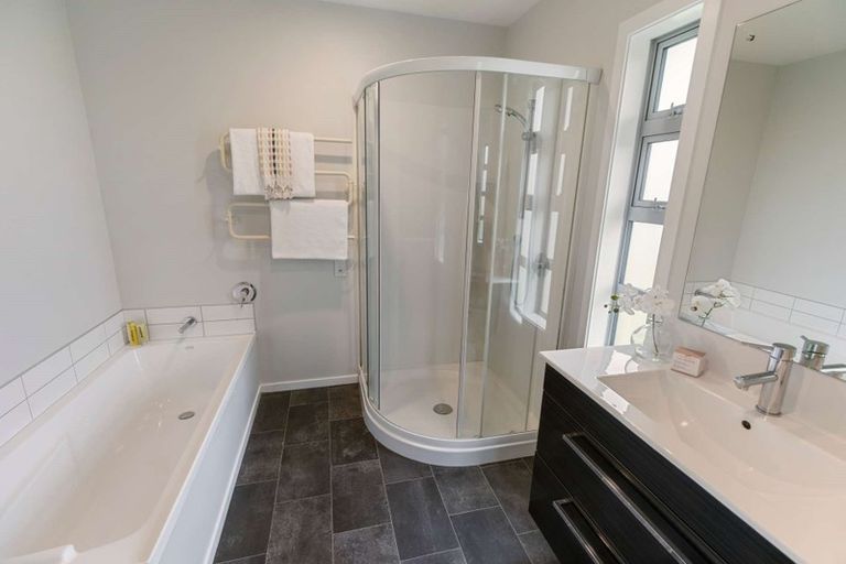 Photo of property in 28 Sunstone Crescent, Brown Owl, Upper Hutt, 5018