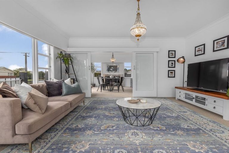 Photo of property in 14 Duke Street, Levin, 5510