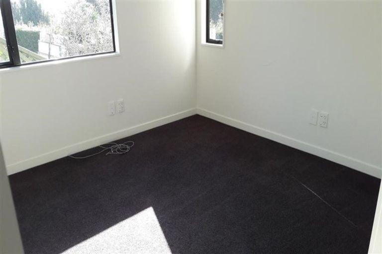 Photo of property in 19 Chivalry Road, Glenfield, Auckland, 0629