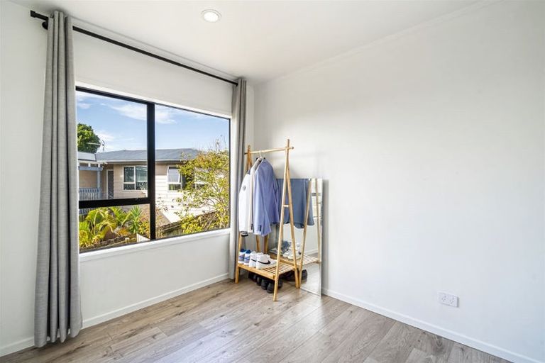 Photo of property in 2/20 Celeste Place, Totara Vale, Auckland, 0627
