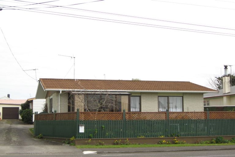 Photo of property in 25 Omata Road, Marfell, New Plymouth, 4310
