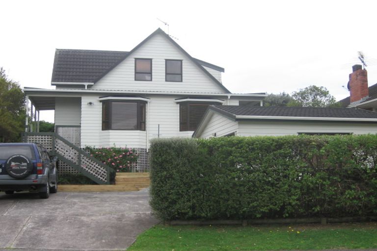 Photo of property in 17 James Evans Drive, Northcote, Auckland, 0627