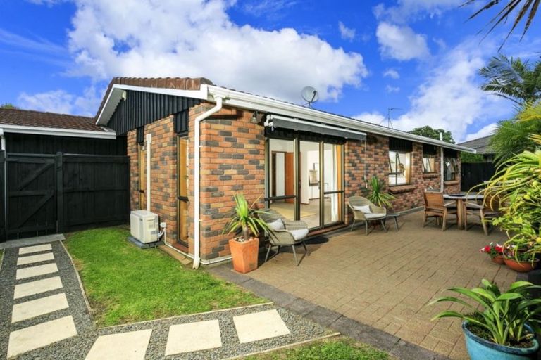 Photo of property in 1/9 Elderwood Lane, Belmont, Auckland, 0622