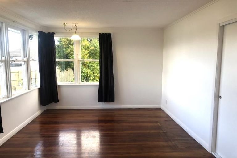 Photo of property in 30 Douglas Crescent, Fairfield, Hamilton, 3214