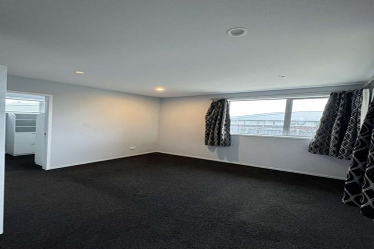 Photo of property in 17 Royal Park Drive, Parklands, Christchurch, 8083