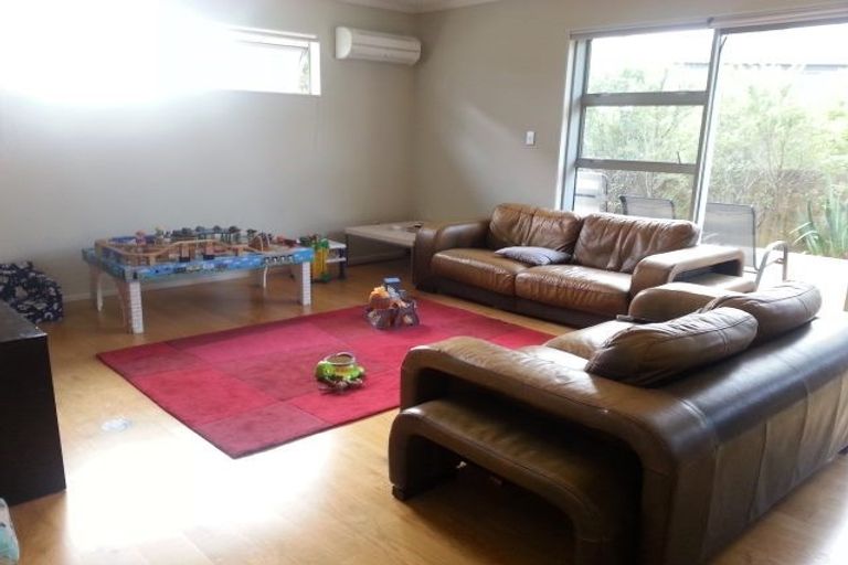 Photo of property in 28 Bur Oak Terrace, Schnapper Rock, Auckland, 0632