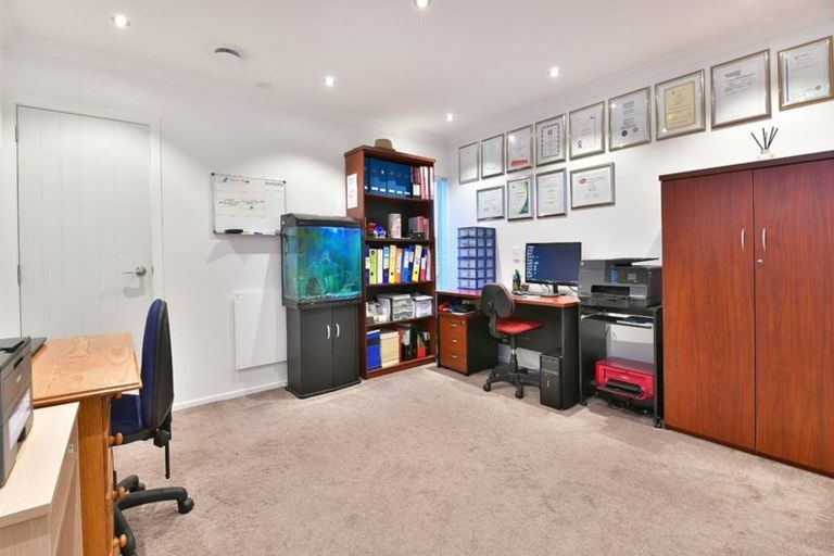 Photo of property in 1/56 Woodlands Crescent, Browns Bay, Auckland, 0630