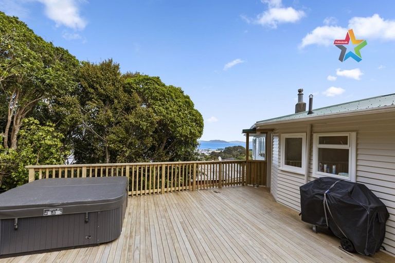 Photo of property in 68 Dowse Drive, Maungaraki, Lower Hutt, 5010