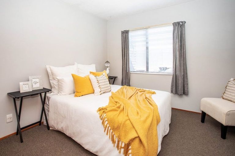 Photo of property in 2/9b Prestons Road, Redwood, Christchurch, 8051