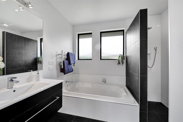 Photo of property in 15 Jade Place, Bell Block, New Plymouth, 4312