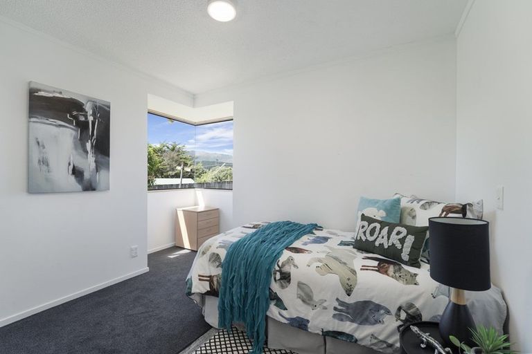 Photo of property in 5 Chilton Drive, Paraparaumu, 5032