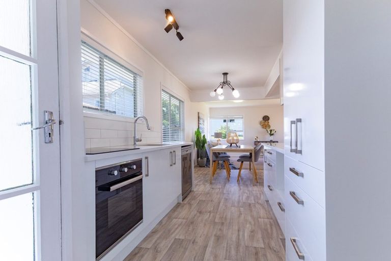 Photo of property in 133 Millbrook Road, Sunnyvale, Auckland, 0612