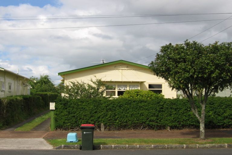 Photo of property in 27 Hawea Road, Point Chevalier, Auckland, 1022