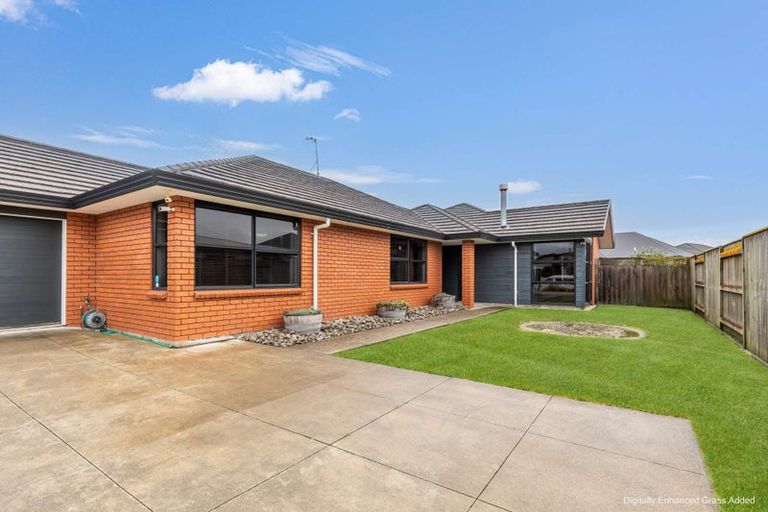 Photo of property in 15 Trump Place, Kelvin Grove, Palmerston North, 4414