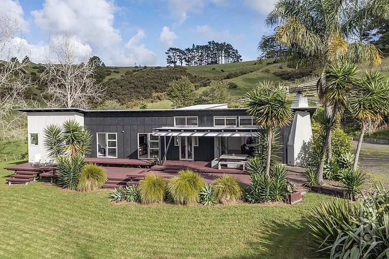 Photo of property in 8 Pineview Lane, Helensville, 0875
