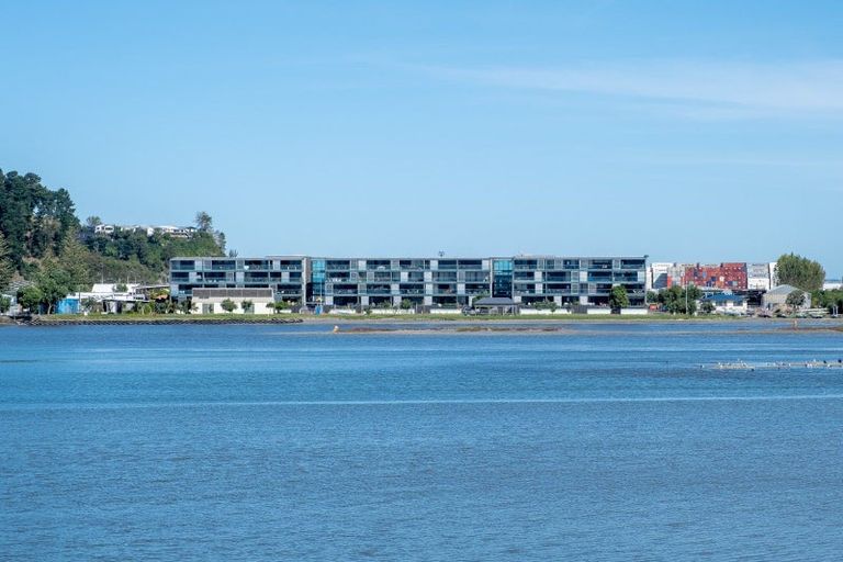 Photo of property in 306/7 Humber Street, Pandora, Napier, 4110